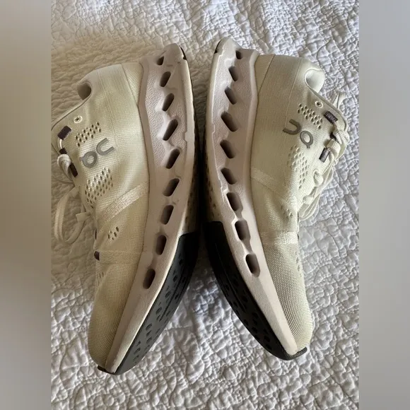 women’s On Running Cream Sneakers Size 8