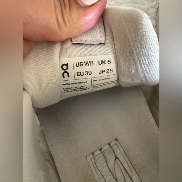 women’s On Running Cream Sneakers Size 8