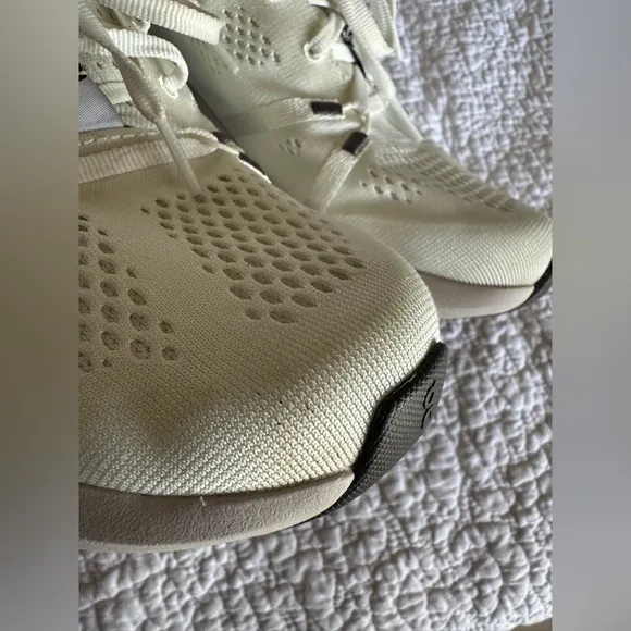 women’s On Running Cream Sneakers Size 8