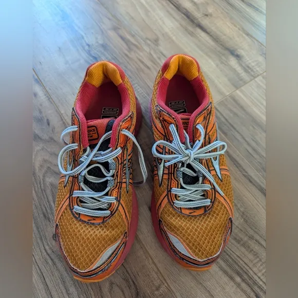 Women's Orange and red 15 Brooks GTS in a size 7.5. Running sneakers.