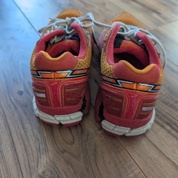 Women's Orange and red 15 Brooks GTS in a size 7.5. Running sneakers.