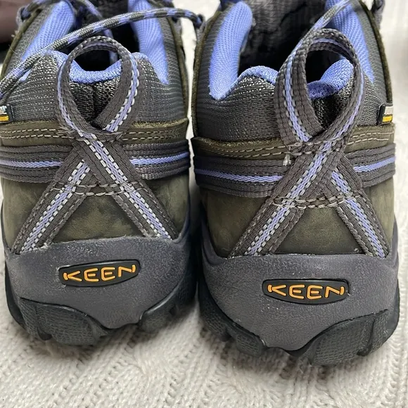 Women’s sz 9 KEEN Gray &amp; Purple Hiking Shoes ankle waterproof great tread laces