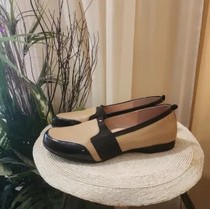 WOMENS TARYN ROSE FLAT SHOES SIZE 10 M TAN BLACK LEATHER SOLID ♥️