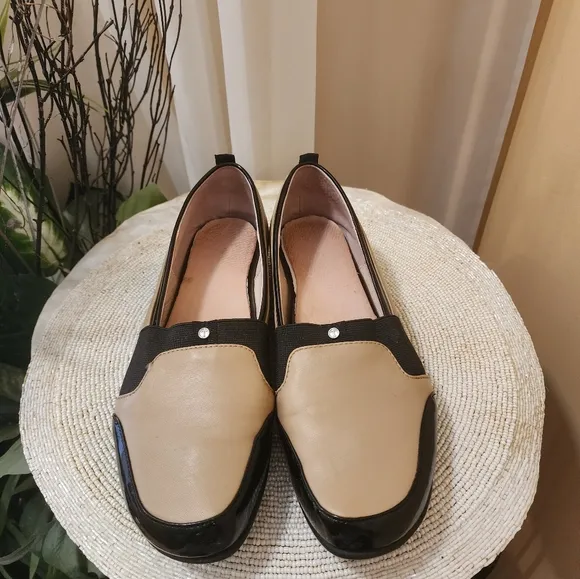 WOMENS TARYN ROSE FLAT SHOES SIZE 10 M TAN BLACK LEATHER SOLID ♥️