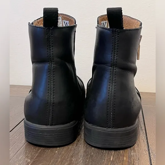 Xena Black Leather Chelsea Boots Women’s size 9 Slip Resistant