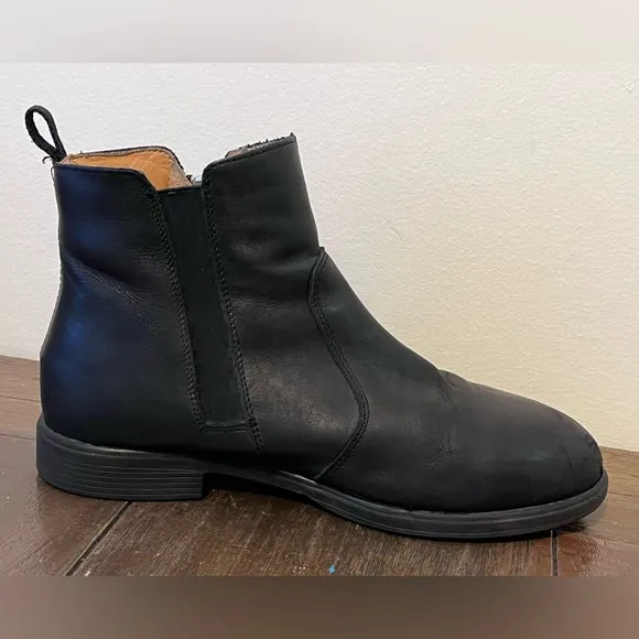 Xena Black Leather Chelsea Boots Women’s size 9 Slip Resistant