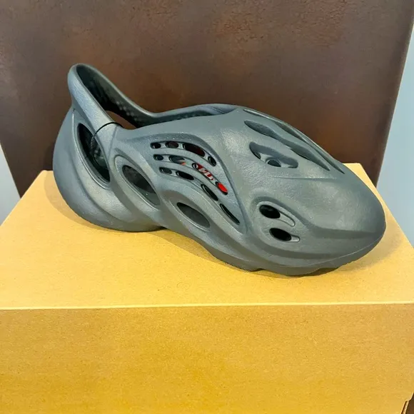Yeezy foam shoes