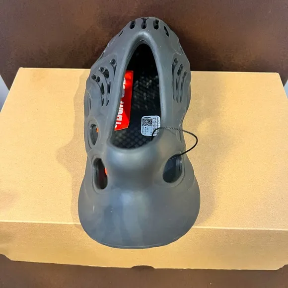 Yeezy foam shoes