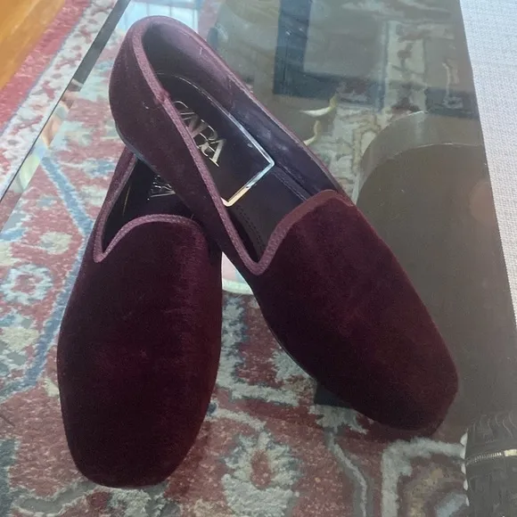 Zara women shoes ,  flat burgundy Velvet loafer