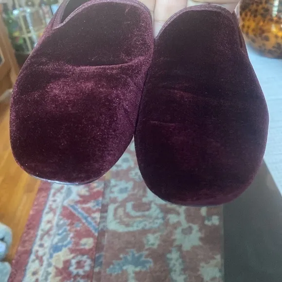 Zara women shoes ,  flat burgundy Velvet loafer