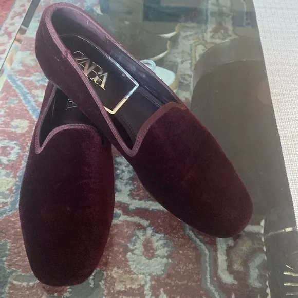Zara women shoes ,  flat burgundy Velvet loafer