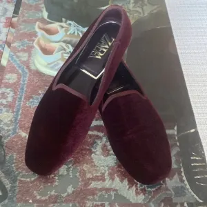 Zara women shoes ,  flat burgundy Velvet loafer