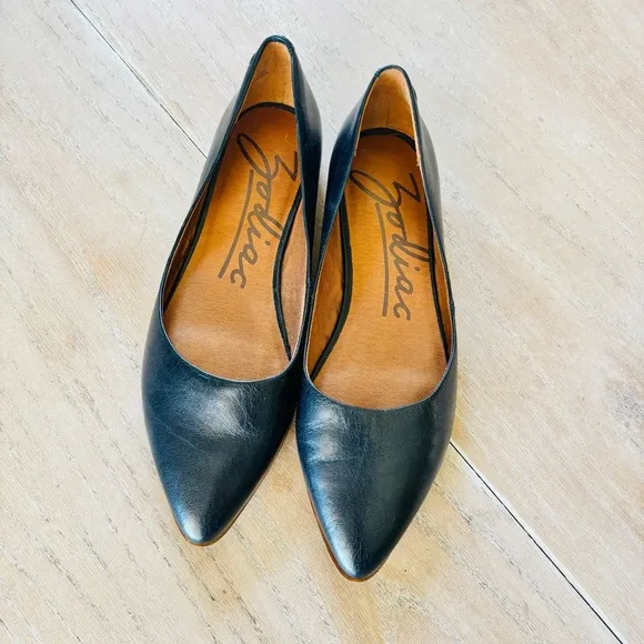 Zodiac Elegant Black Leather Flats