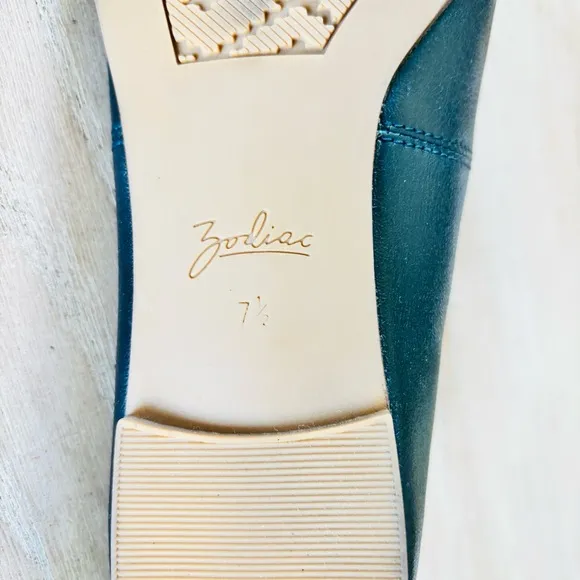 Zodiac Elegant Black Leather Flats